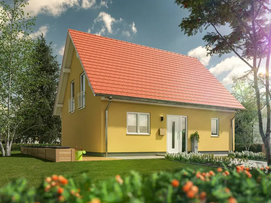 Der Blick von der Straße auf das Einfamilienhaus Flair 134 Trend mit gelber Fassade, rotem Satteldach und charmantem Dachüberstand verleiht eine einladende Atmosphäre.